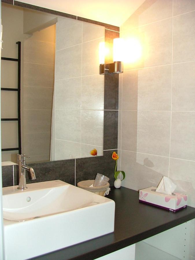 Les Enselmes Bed & Breakfast Montagnieu  Luaran gambar