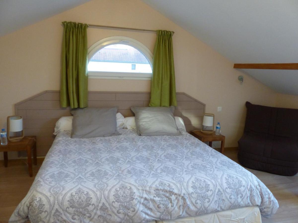 Les Enselmes Bed & Breakfast Montagnieu  Luaran gambar
